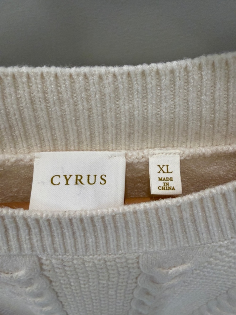 Cyrus Off-White Cable Knit Sleeveless Sweater Vest - Picture 2 of 3